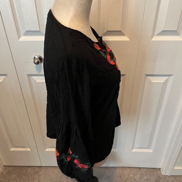 Luna Moon size M embroidered top - Picture 9 of 12